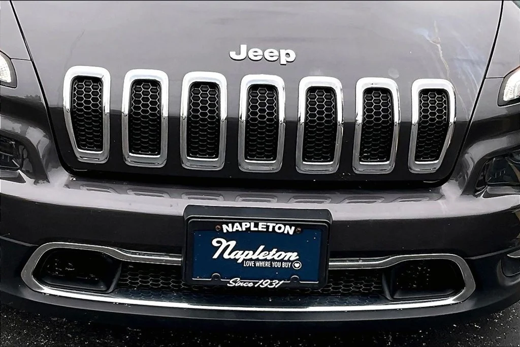 Used 2016 Gray Jeep Limited image 33