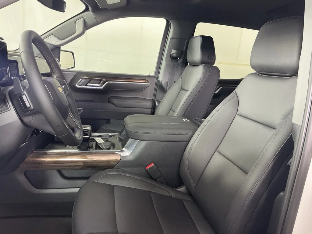New 2026 Summit White Chevrolet LT image 4