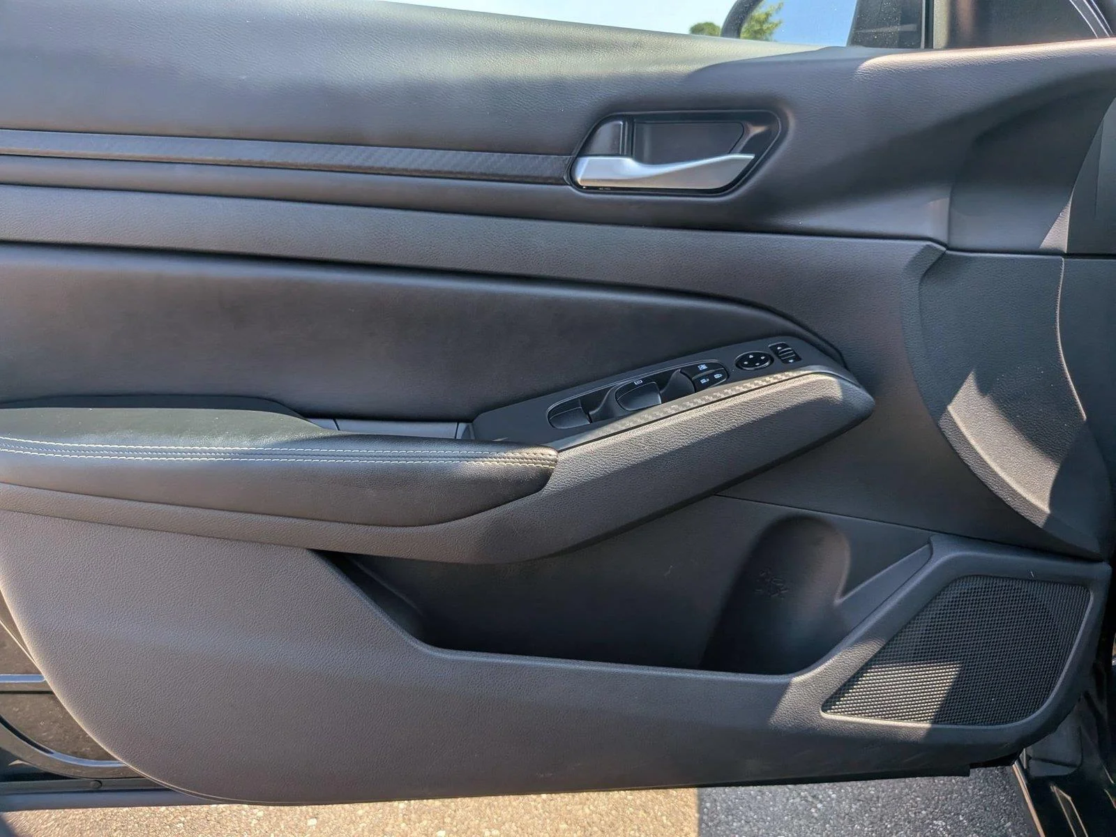Certified Used 2025 Super Black Nissan SV image 15