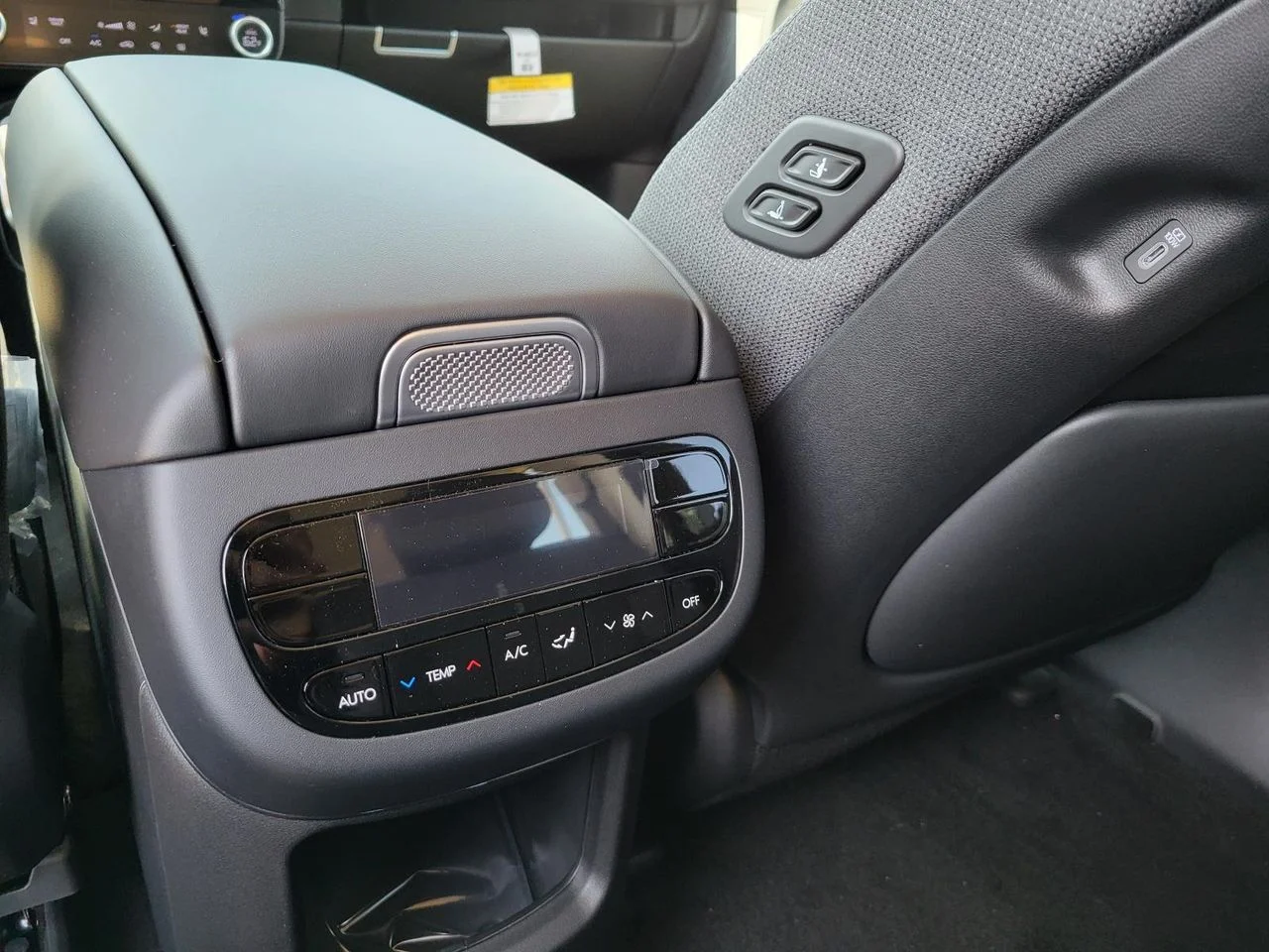 2026 Hyundai IONIQ 9 SE - Photo 13