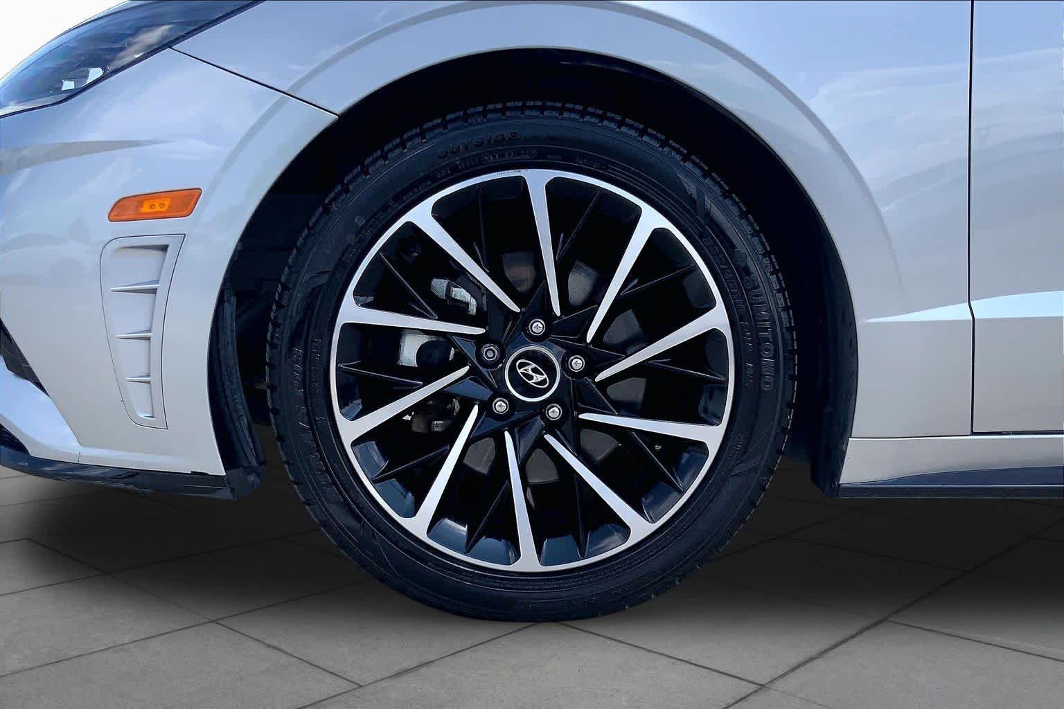 Used 2020 Shimmering Silver Pearl Hyundai SEL Plus image 10
