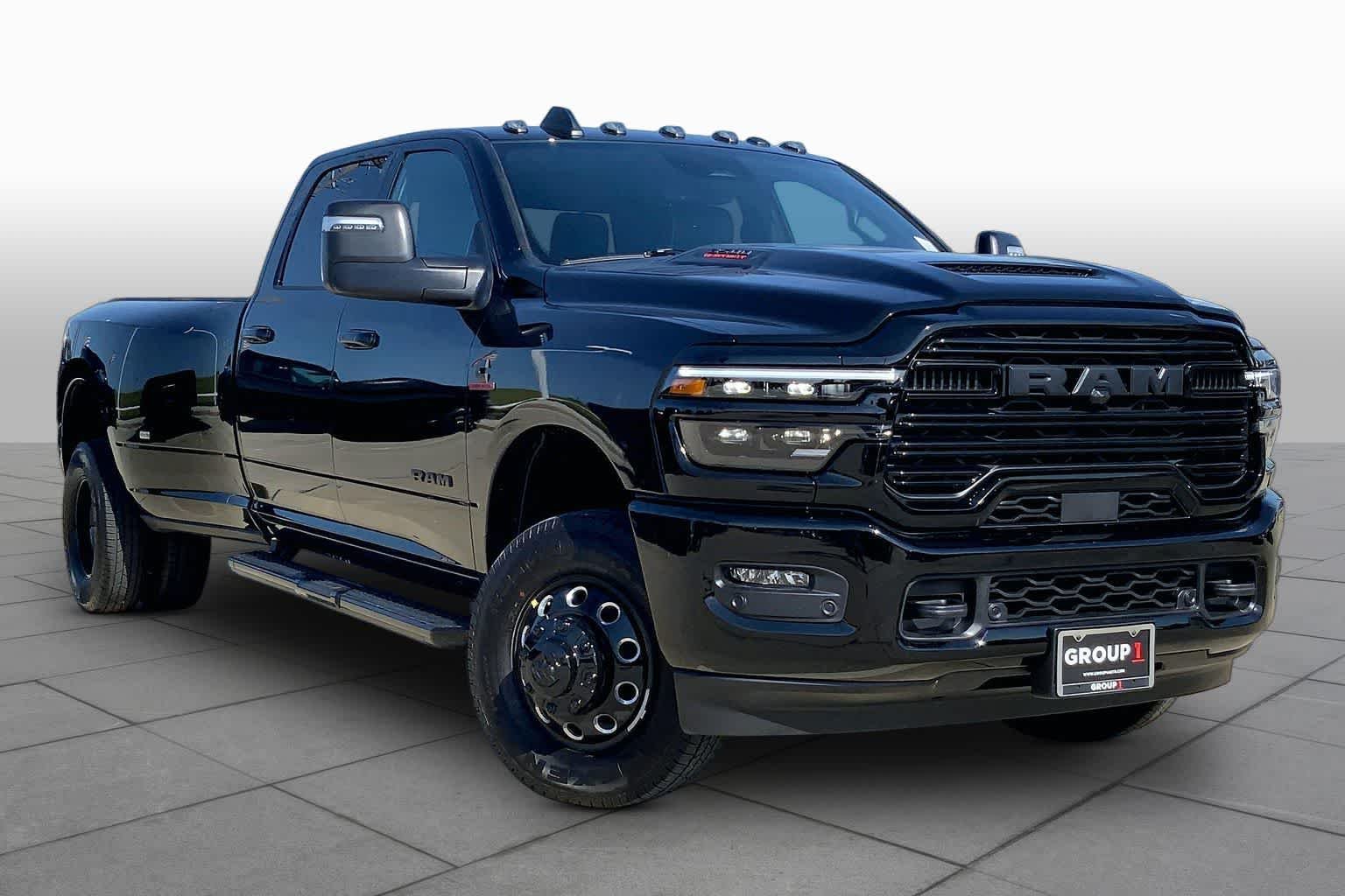 New 2026 Diamond Black Crystal Pearl-Coat Exterior Paint RAM Laramie image 2
