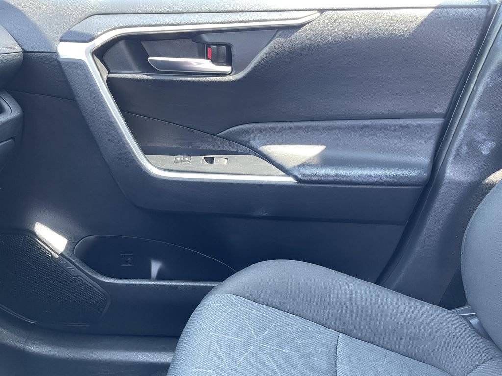 2024 Toyota RAV4 XLE - Photo 16