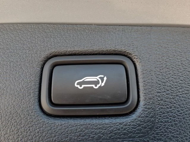 Used 2020 Silver Hyundai Limited image 31