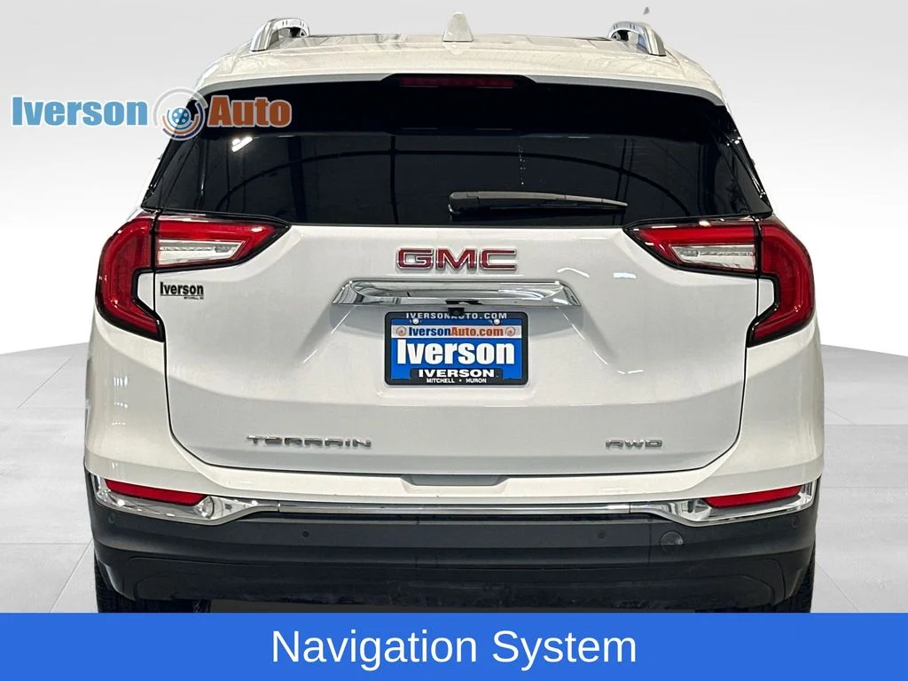 Used 2023 White GMC SLT image 8