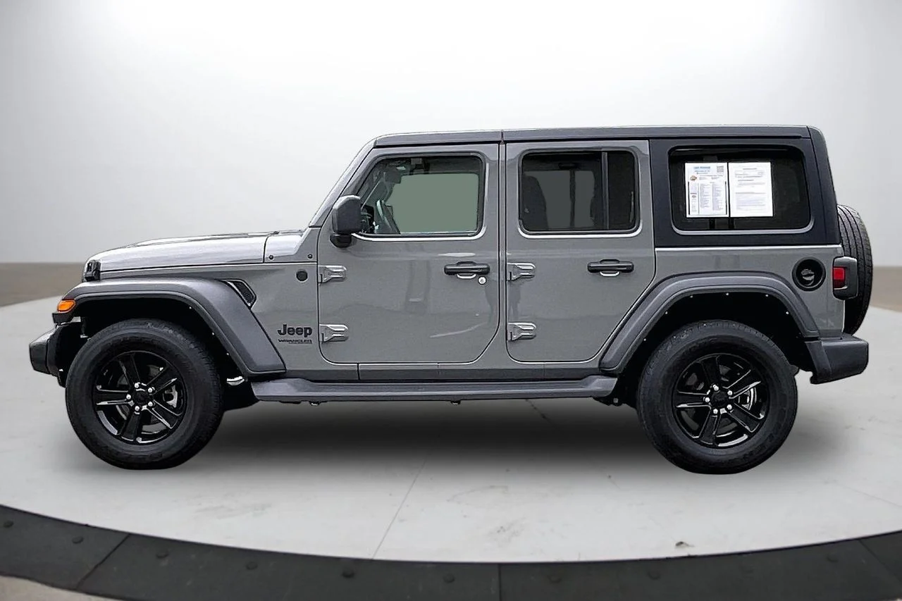 Used 2022 Gray Jeep Sport Altitude image 5