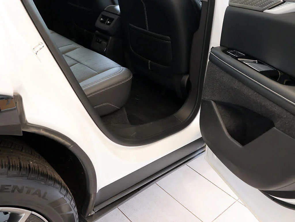 Used 2025 Crystal White Tricoat Cadillac Luxury 2 image 28