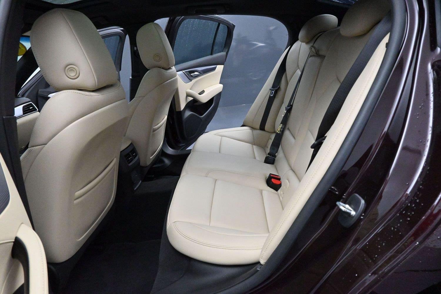 Used 2020 GARNET METALLIC Cadillac Luxury image 31