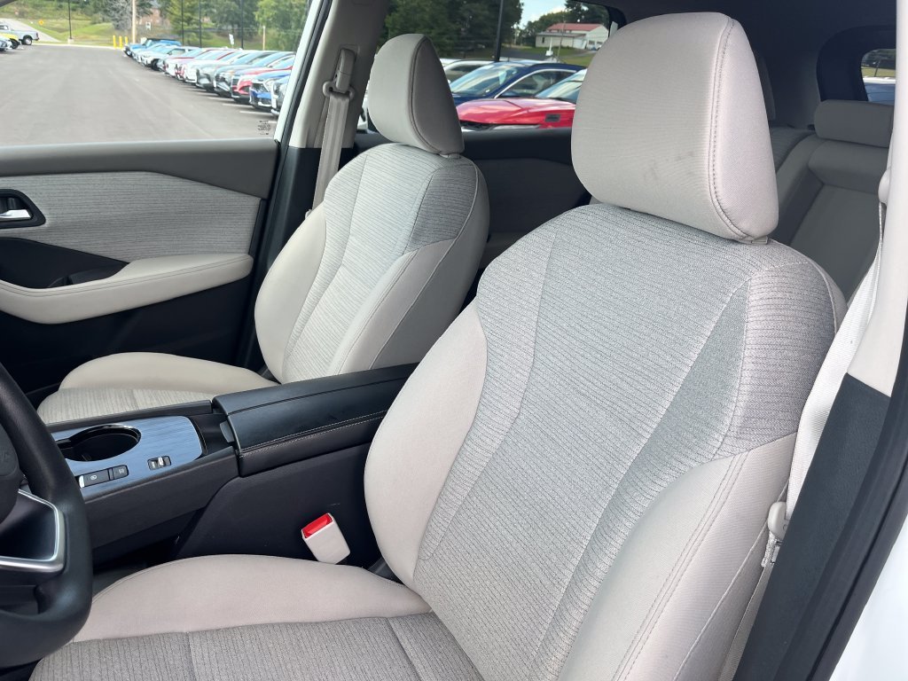 Used 2023 White Nissan SV image 12
