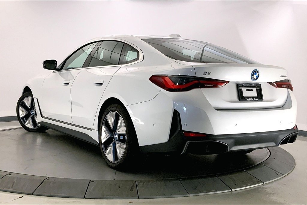 Certified Used 2024 Mineral White Metallic BMW  image 9