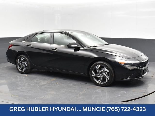 Used 2025 Black Hyundai SEL Convenience image 6