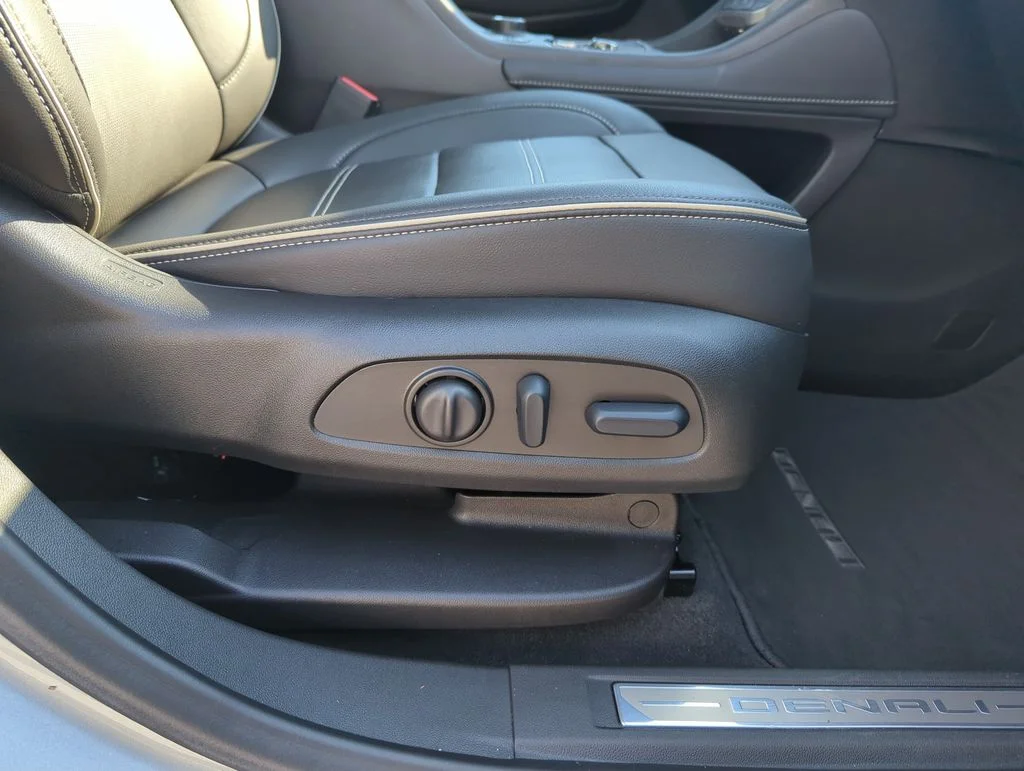 Used 2023 Silver GMC Denali image 38
