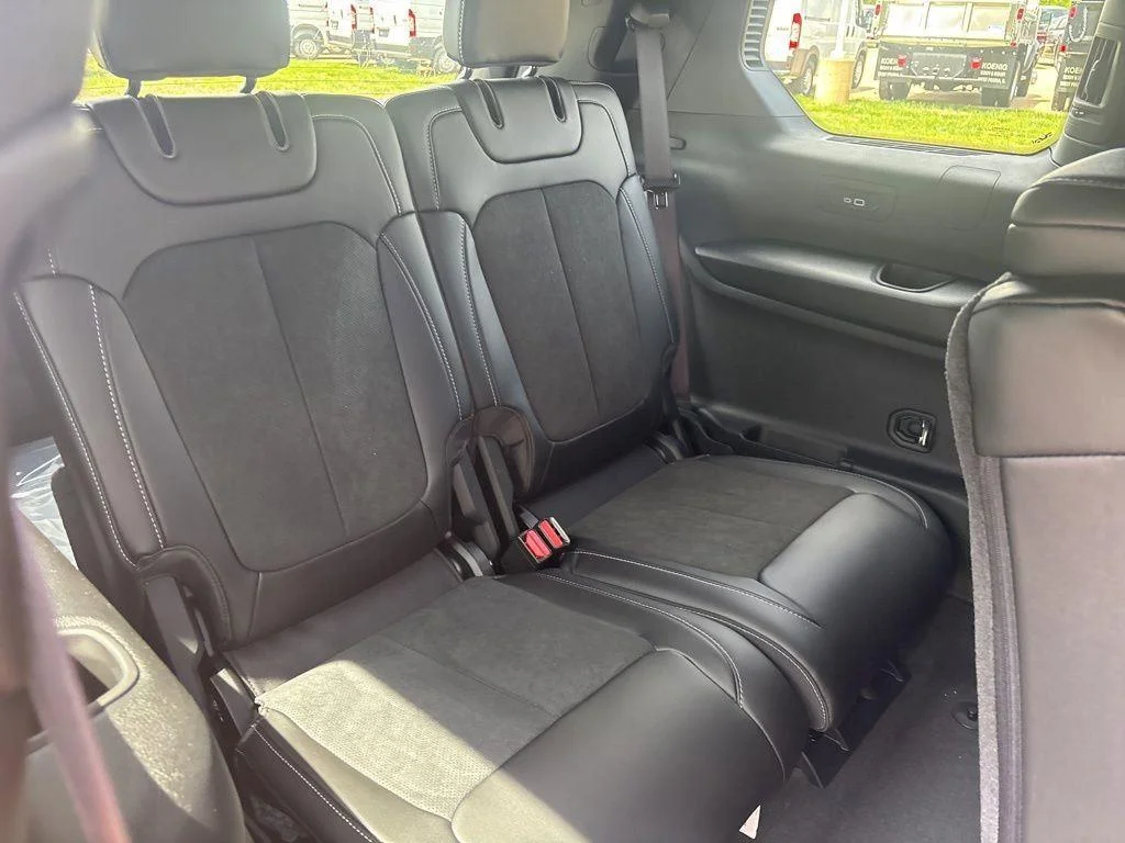 New 2026 Velvet Red Pearlcoat Jeep Laredo Altitude image 14
