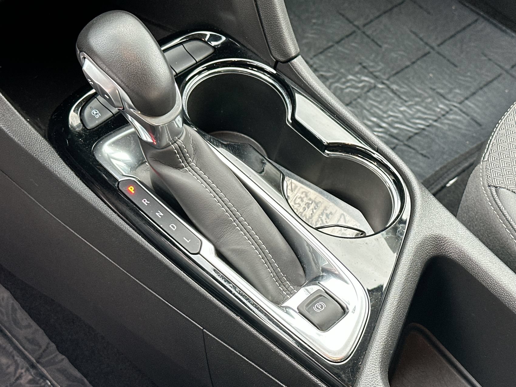 Used 2023 Summit White Buick Preferred image 19