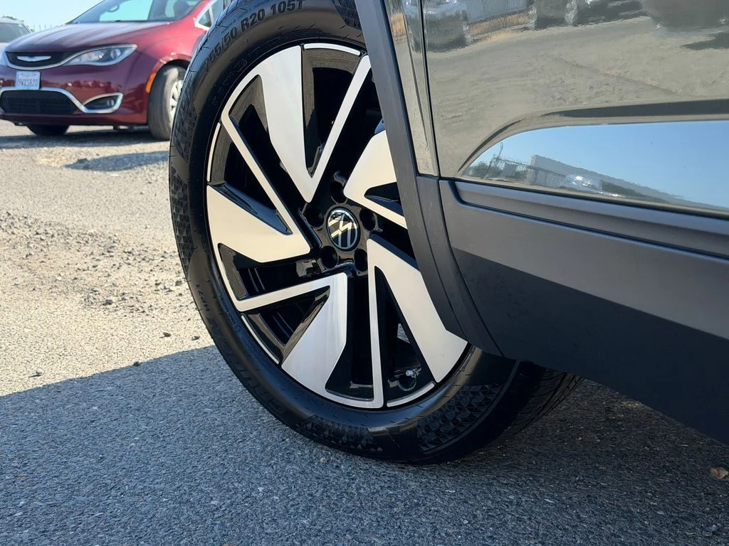 New 2026  Volkswagen SE w/Technology image 11