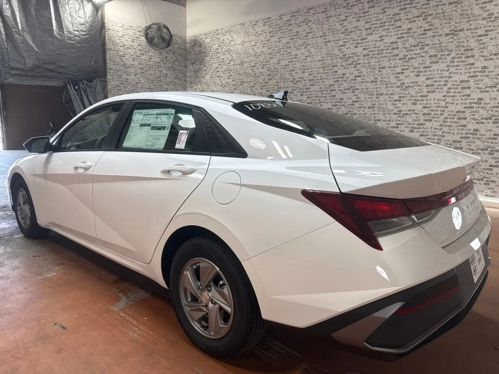 New 2026 Serenity White Hyundai SE image 5