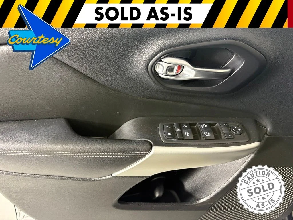 Used 2018 Silver Jeep Latitude Plus image 19