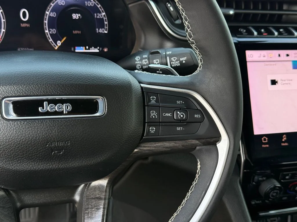 Used 2024 White Jeep Limited image 13