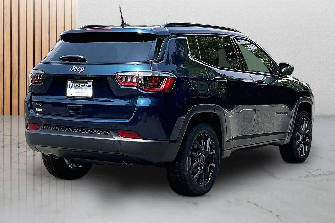 New 2026 Fathom Blue Pearl Coat Jeep Latitude image 8