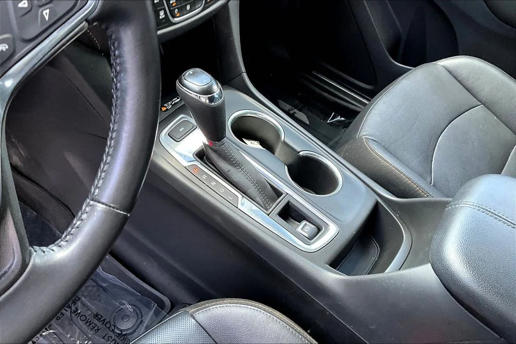 Used 2021 Summit White Chevrolet Premier image 17