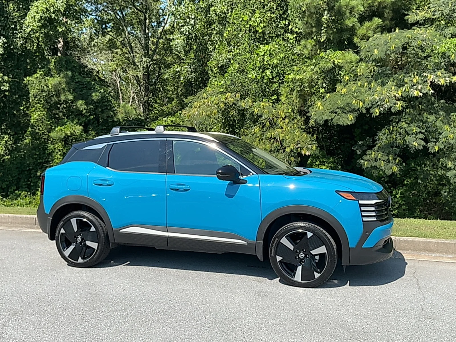 Used 2026 Arctic Ice Blue Metallic/Super Black Nissan SR image 1