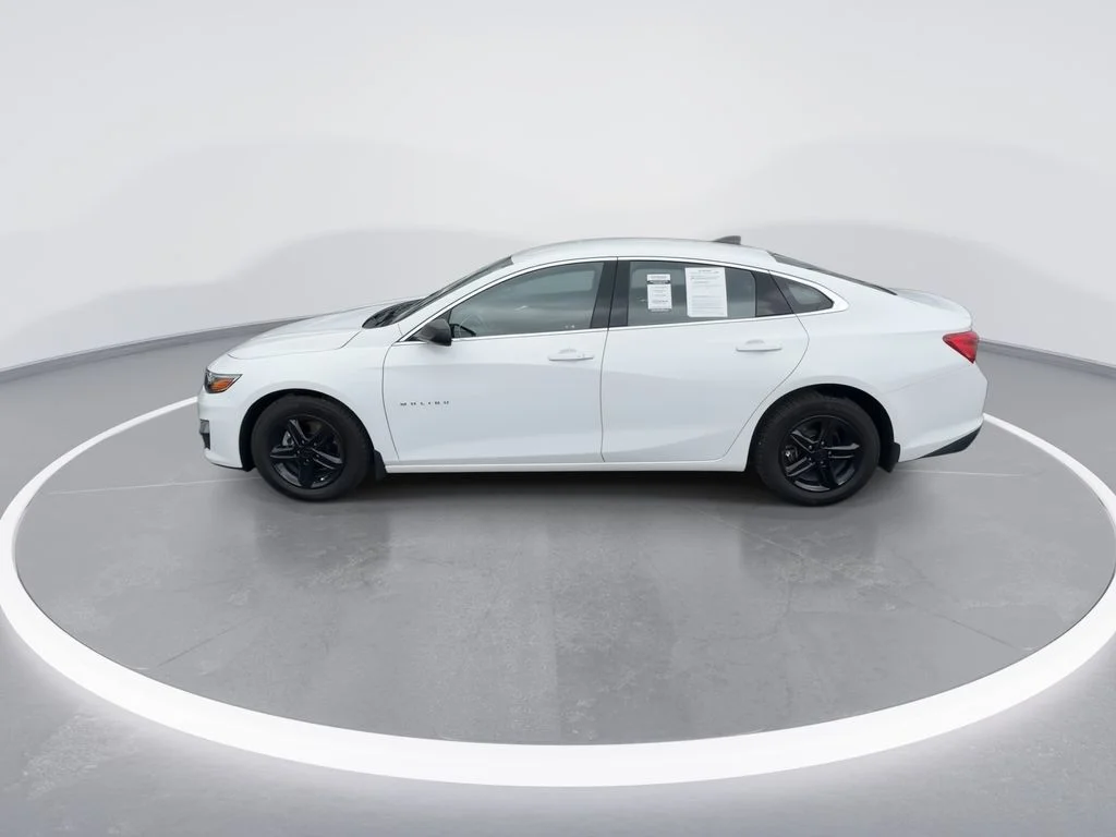 Used 2022 White Chevrolet LS image 5