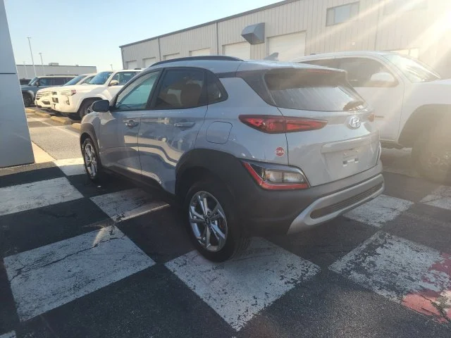 Used 2022 Silver Hyundai SEL image 4