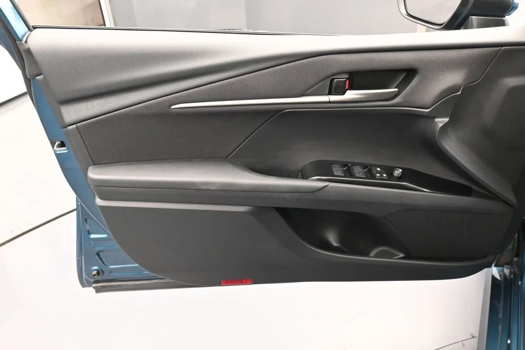 Used 2025 Ocean Toyota LE image 12