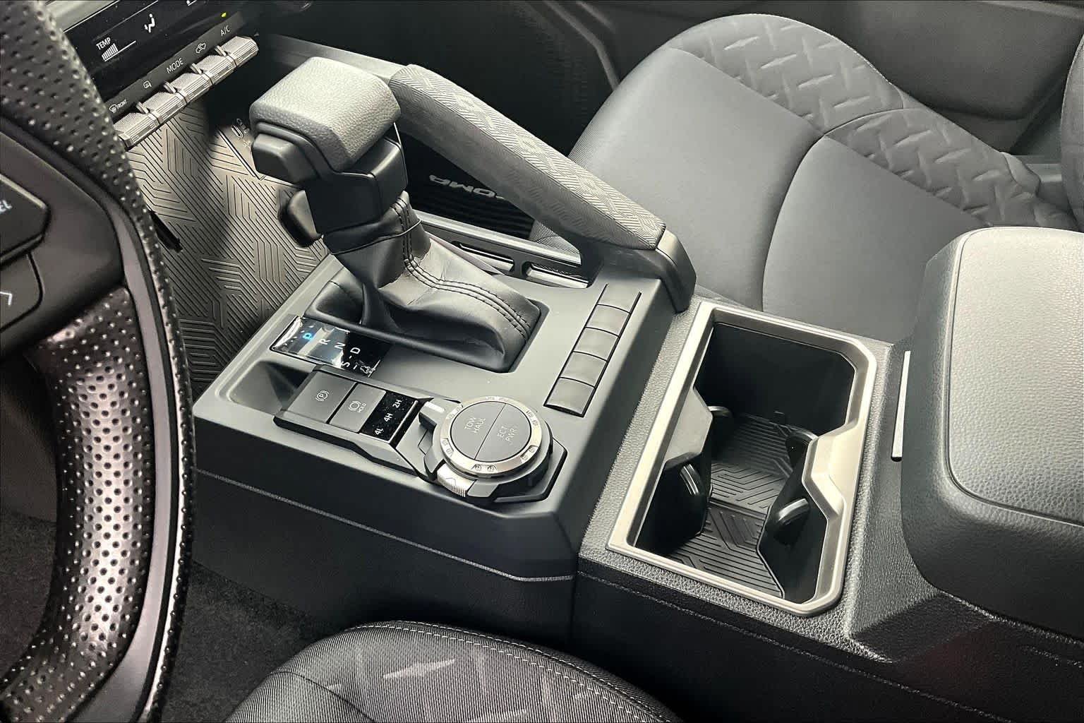 2025 Toyota Tacoma SR5 - Photo 7