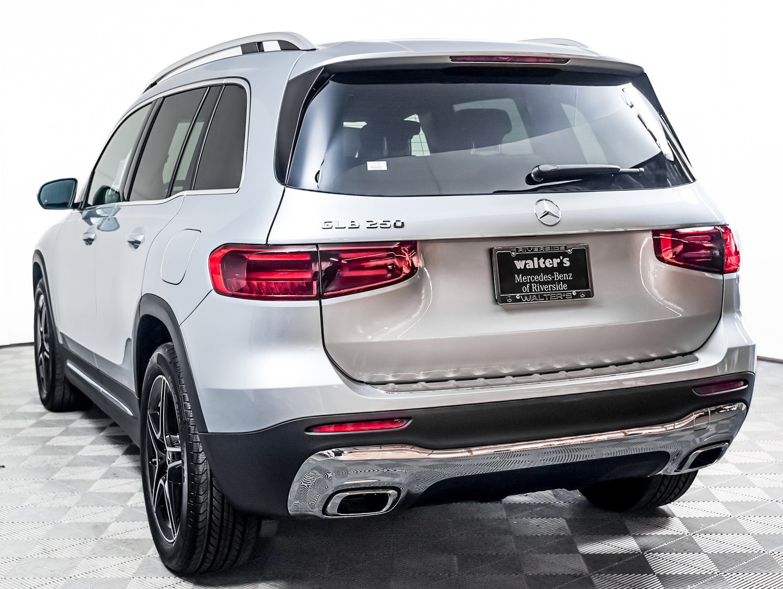 New 2026 Cirrus Silver Metallic Mercedes-Benz GLB 250 image 2