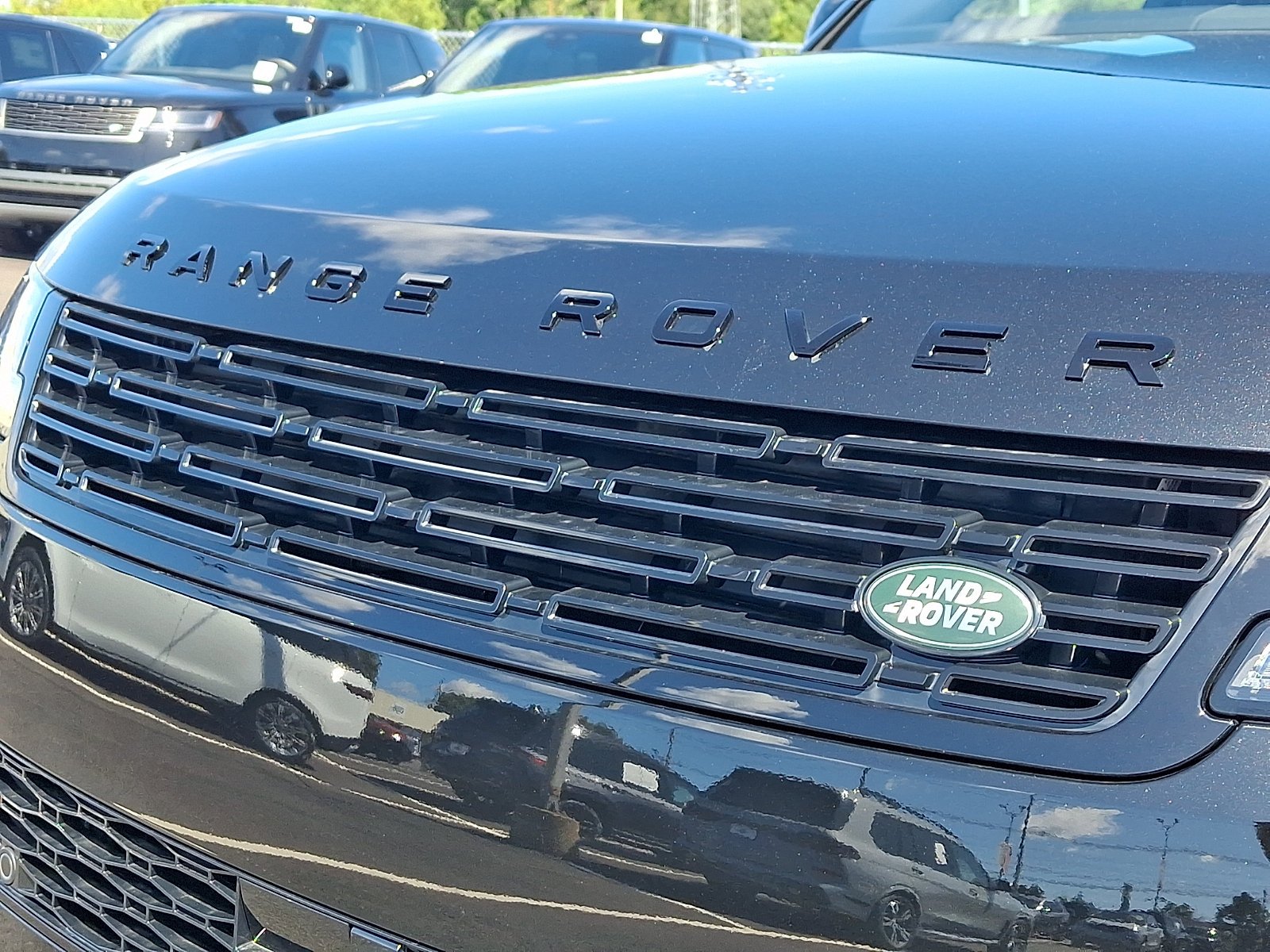 New 2027 Santorini Black Land Rover SE image 17