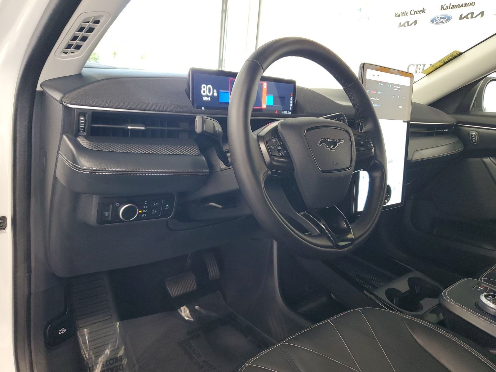 Used 2024 White Ford Select image 16