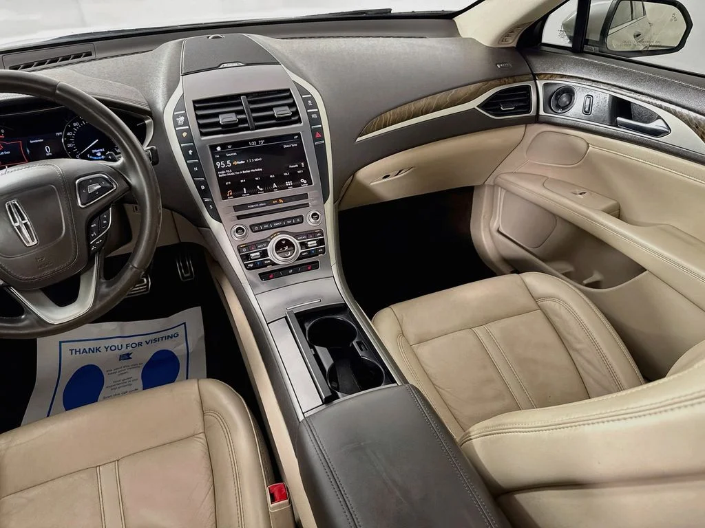 Used 2019 Pearl Metallic Lincoln Reserve image 29