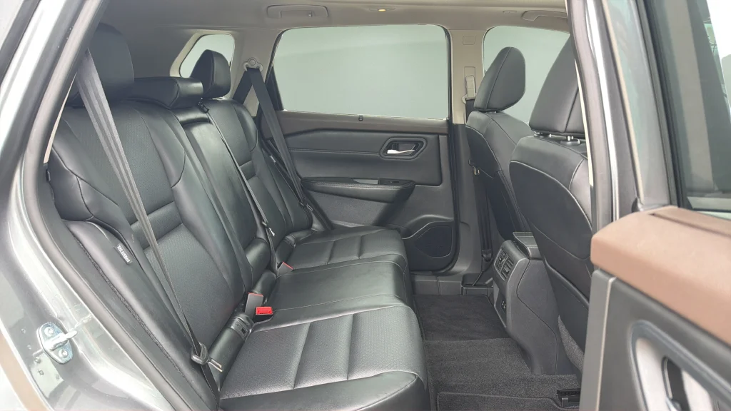 Certified Used 2023 Gun Metallic Nissan SV image 11