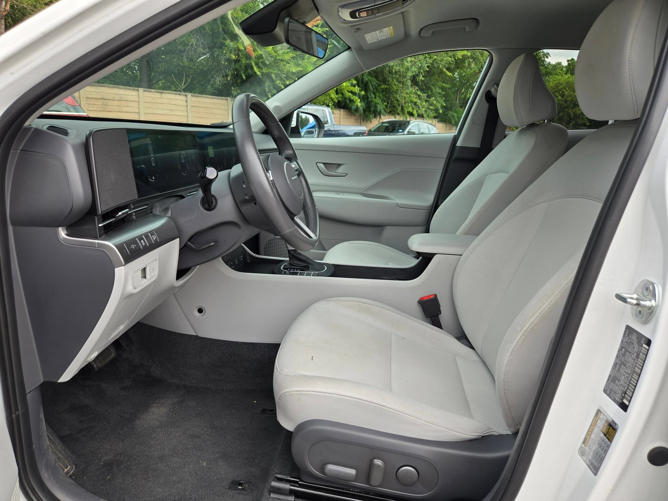 Used 2025 Atlas White Hyundai SEL image 9