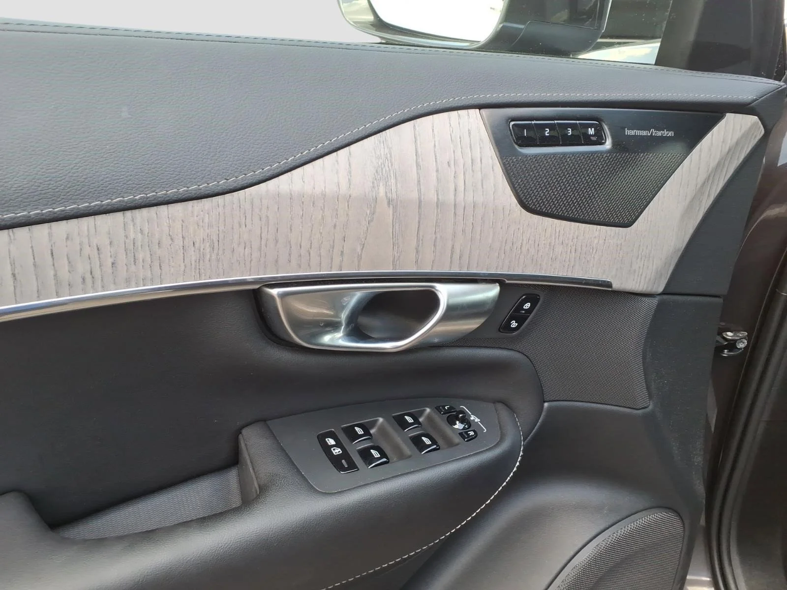 Used 2023 Platinum Gray Metallic Volvo Ultimate image 13