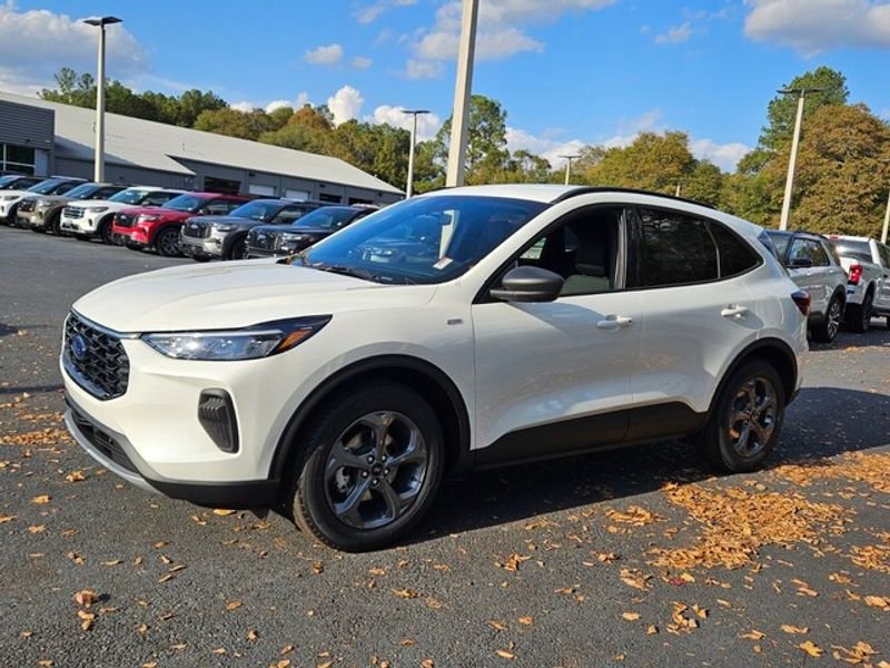New 2026 Star White Metallic Tri-coat Ford ST-Line image 3