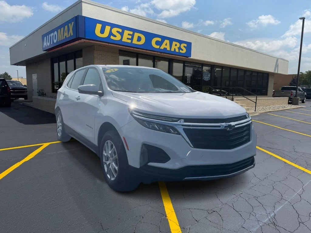 Used 2024 Summit White Chevrolet LT image 4