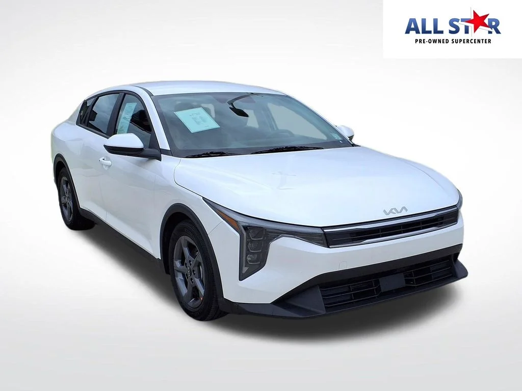 Used 2025 White Kia LXS image 1