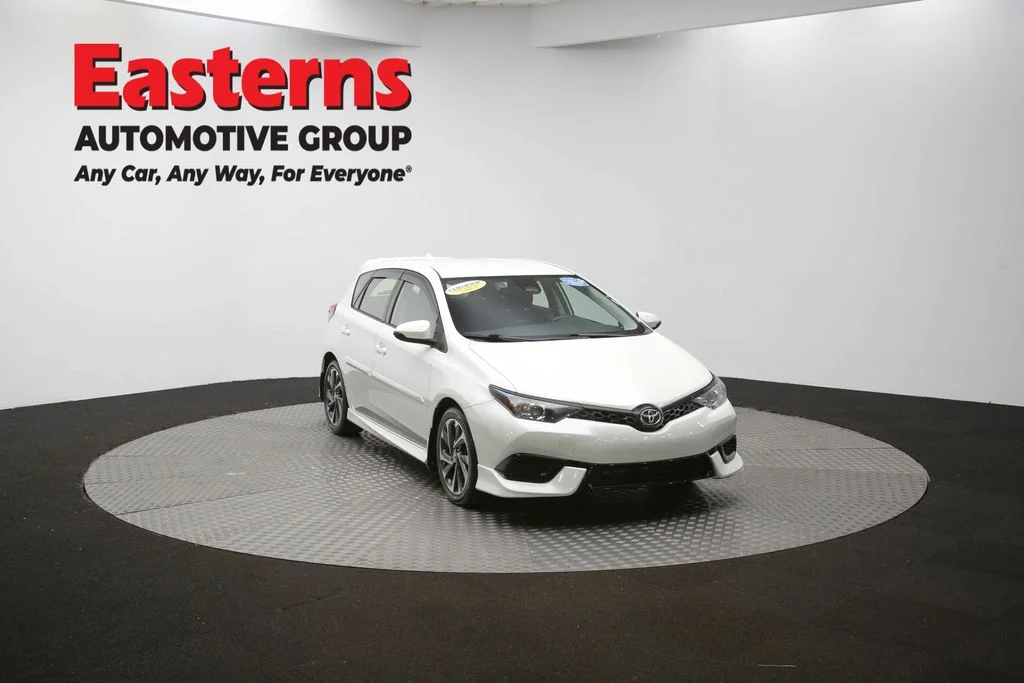 Used 2018 White Toyota Base image 46