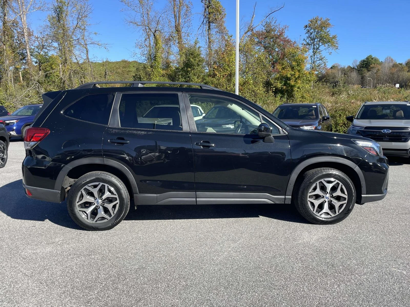 Used 2019 Crystal Black Silica Subaru Premium image 32