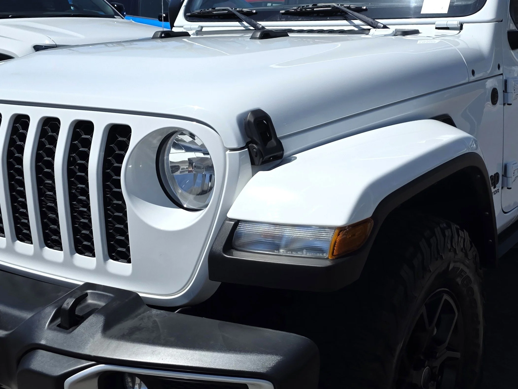 Used 2022 Bright White Clearcoat Jeep Sport image 8