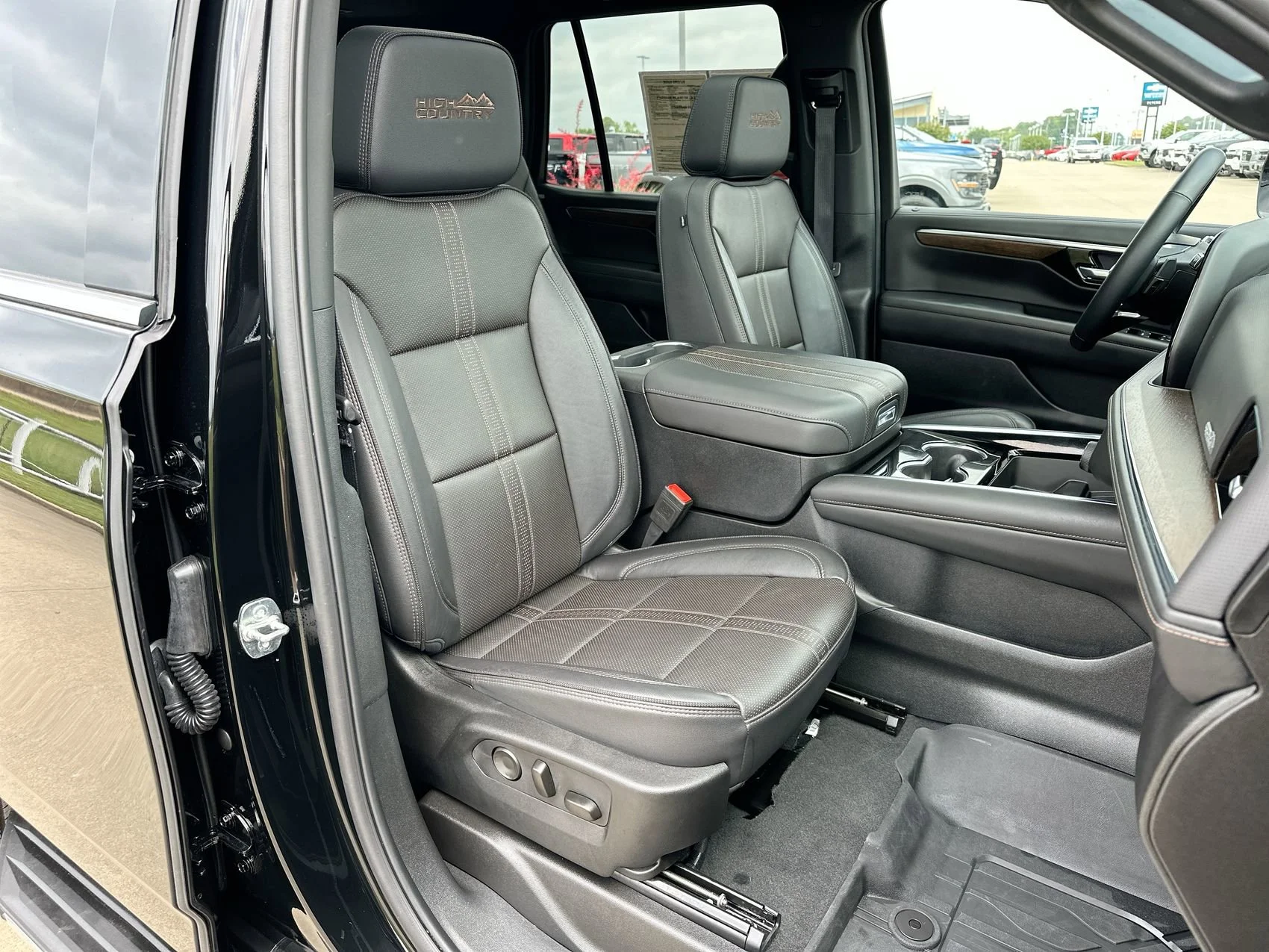 Used 2025 Black Chevrolet High Country image 28