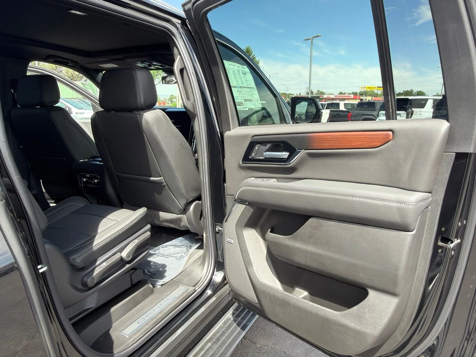 2026 GMC Yukon XL Denali - Photo 35