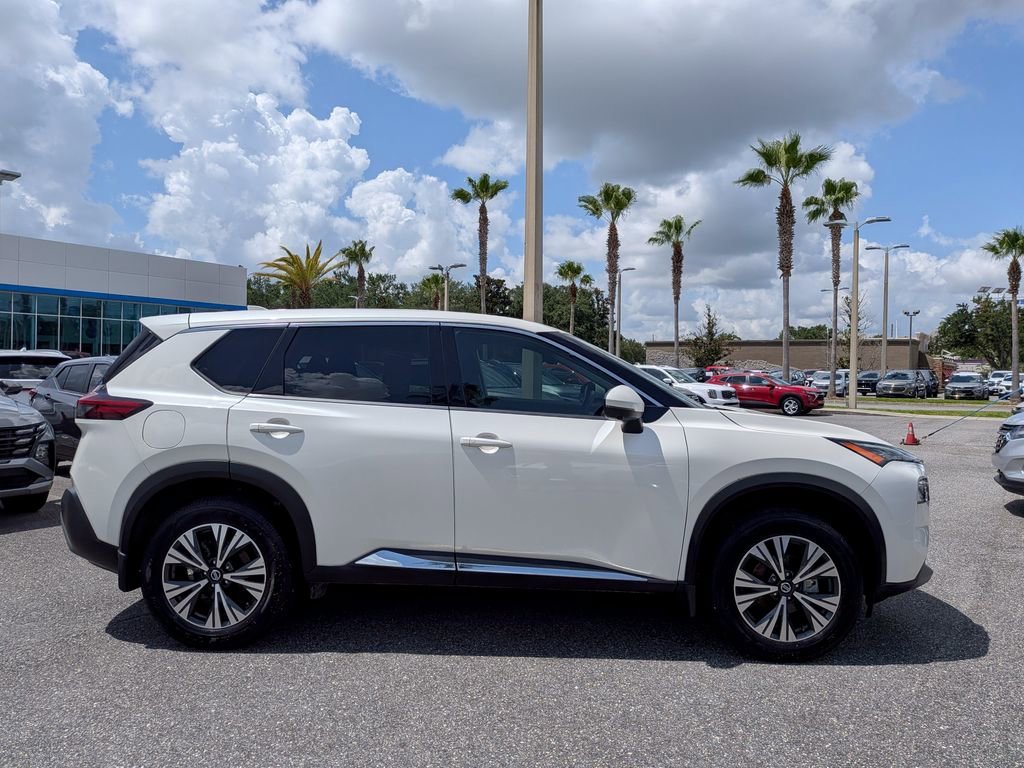 Used 2021 White Nissan SV image 2