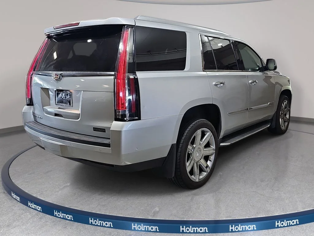 Used 2017 Silver Cadillac Luxury image 6