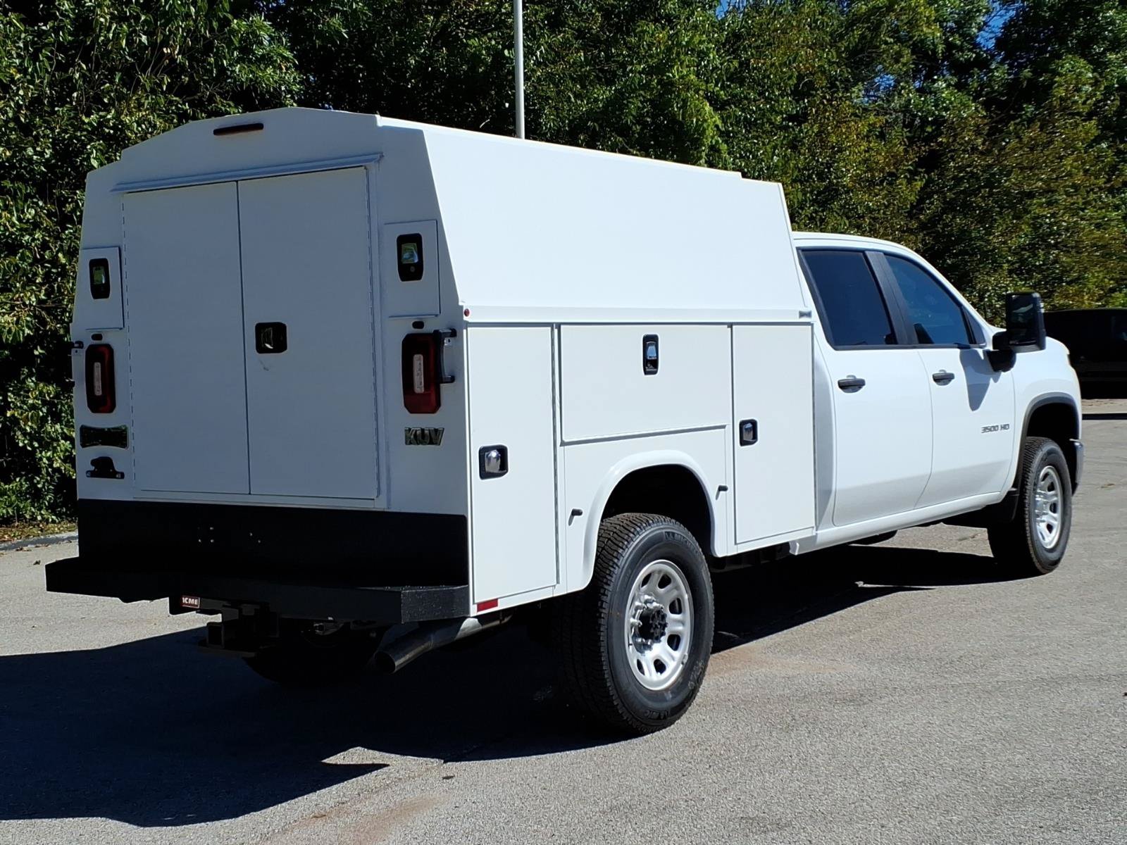 New 2026 Summit White Chevrolet WT image 17