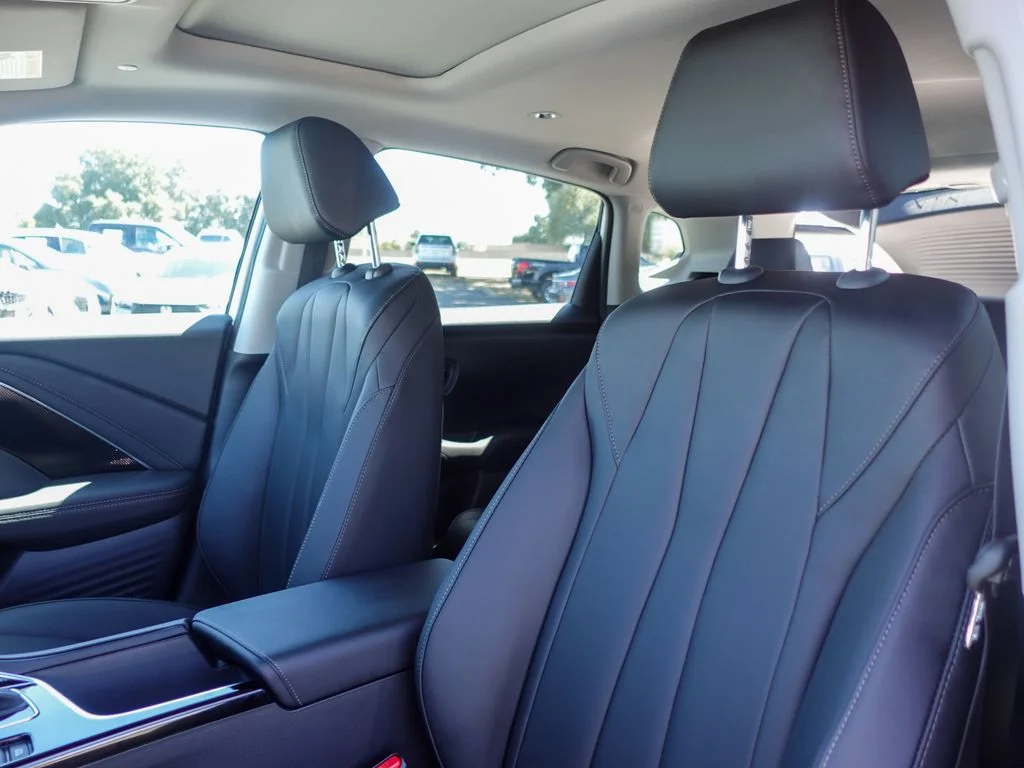 New 2026 Platinum White Pearl Acura Base image 25