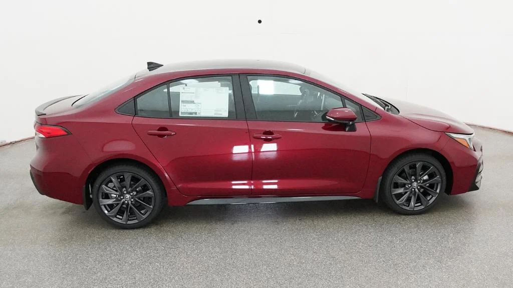 New 2026 Ruby Flare Pearl with Midnight Black Metallic roof Toyota SE image 5