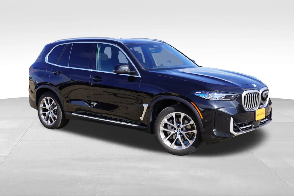 Used 2026 Black Sapphire Metallic BMW xDrive40i image 2